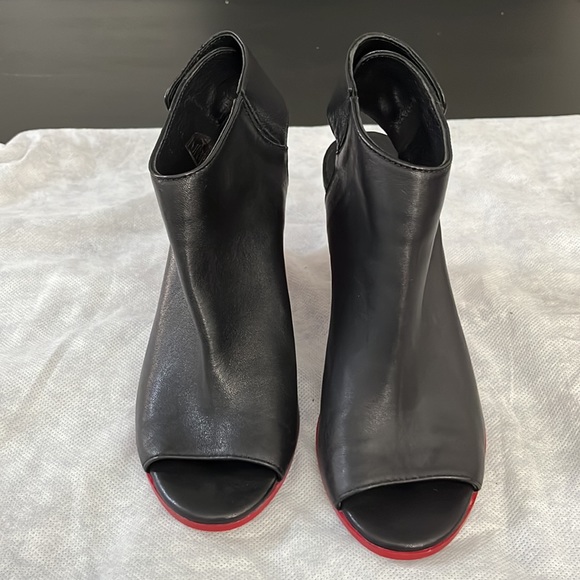 MIMOSA RED & BLACK HEELED SANDALS - Picture 5 of 6